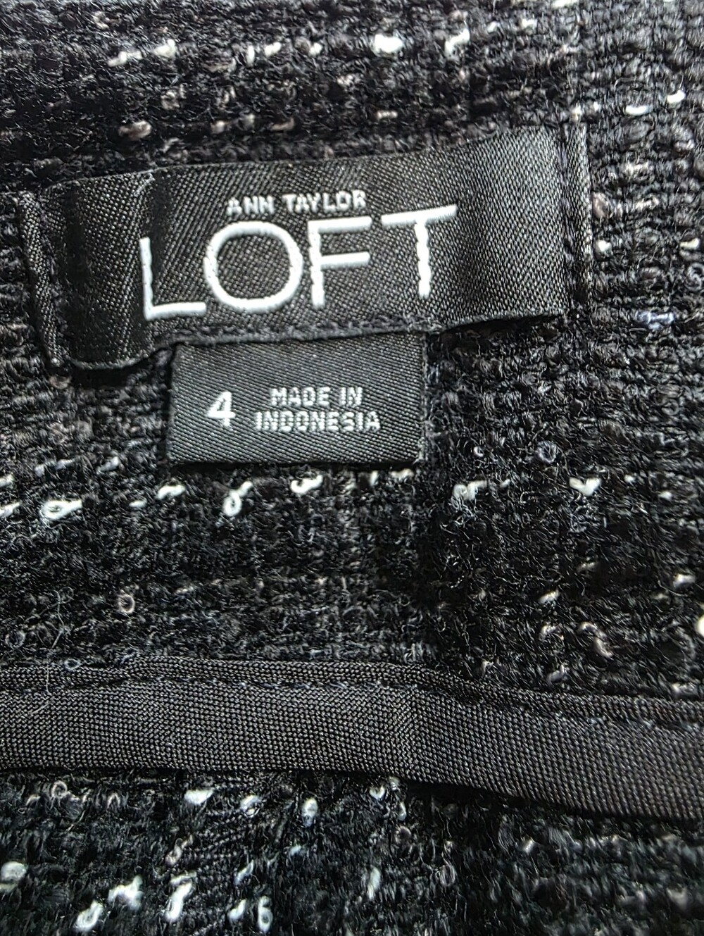 LOFT Ann Taylor Black Bouclé Tweed Fringe Hem Shorts Size 4 - Picture 2 of 7